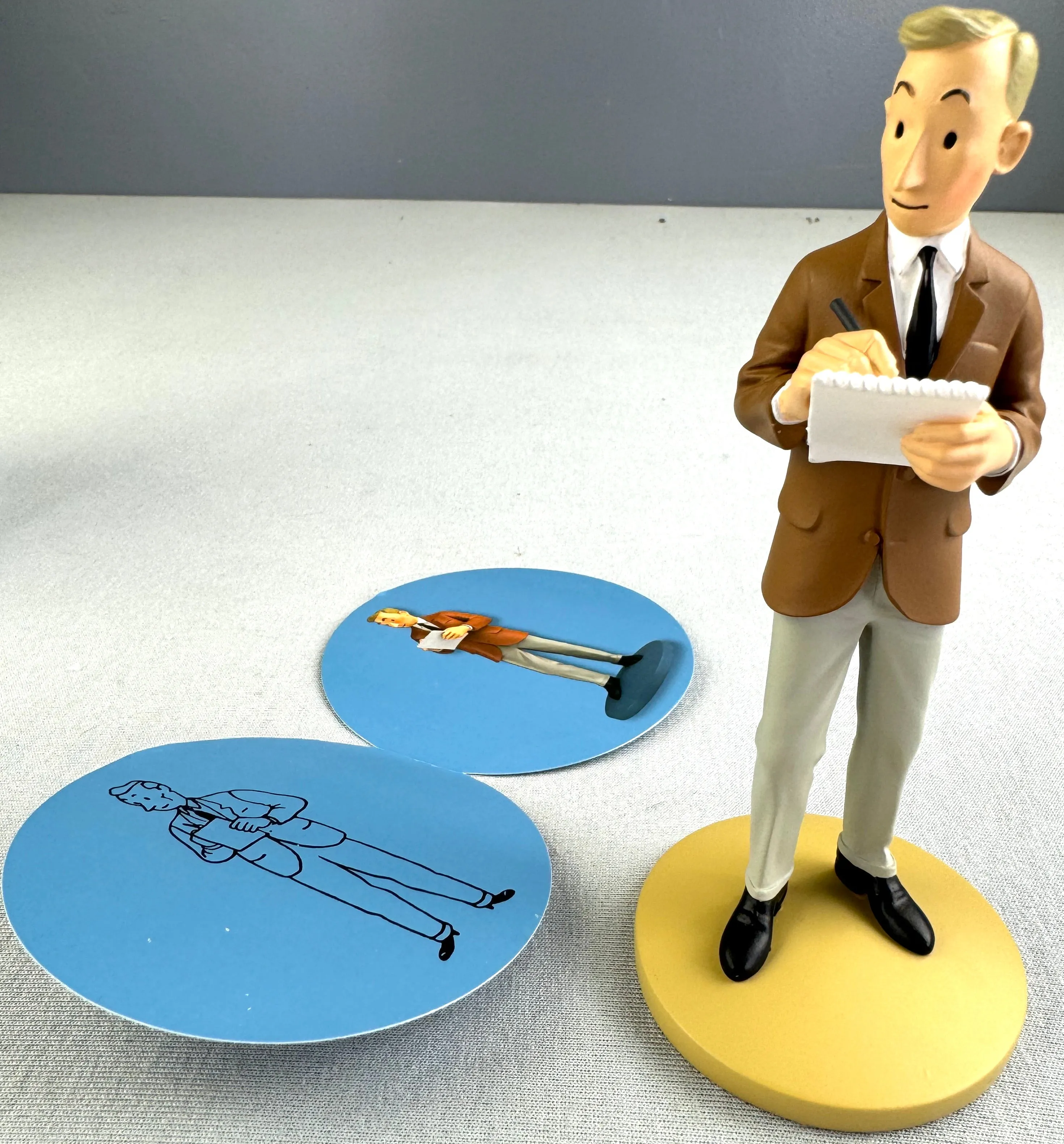 Figurine Moulinsart 42204 Herge Reporter & Notepad 12cm X Rare Resin Tintin Figure