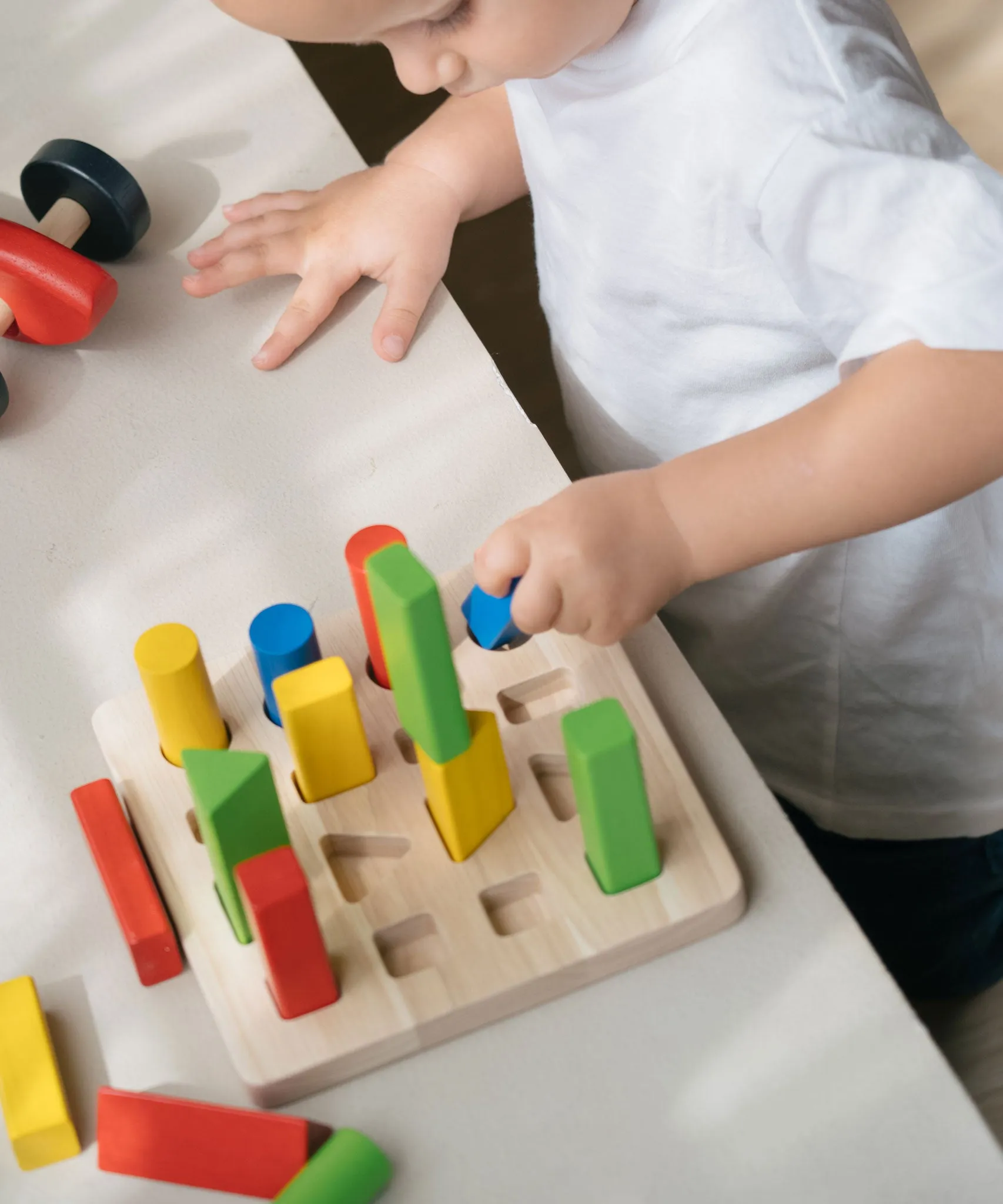 PlanToys Geometric Peg Board