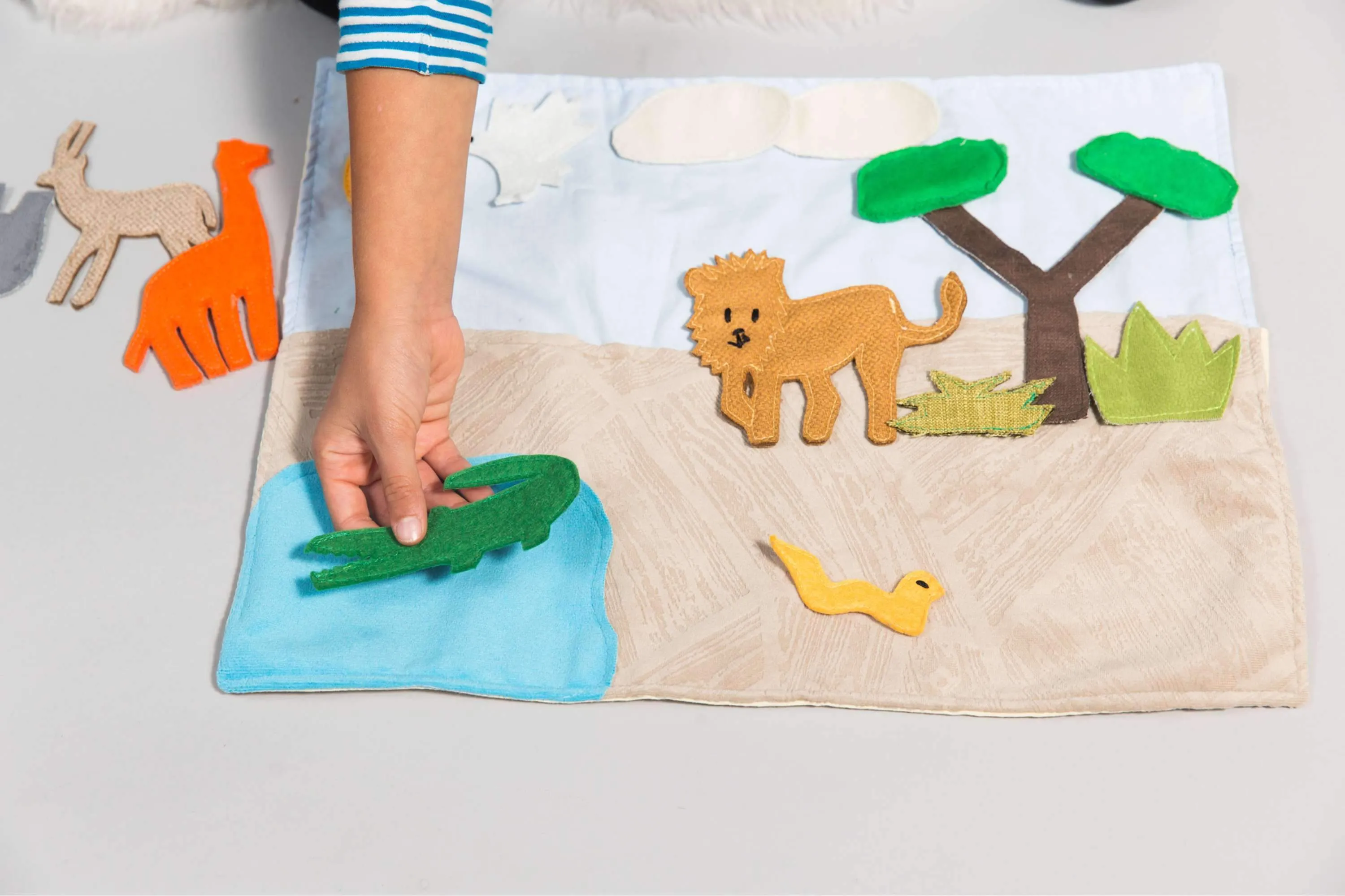 Safari Habitat Storyboard - Montessori-Inspired Toy for Creative Play and Learning